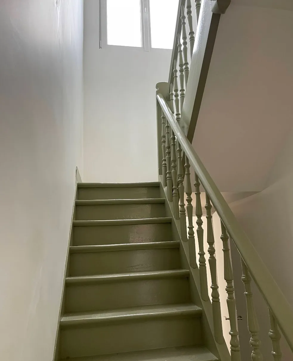Escalier et entree apres renovation